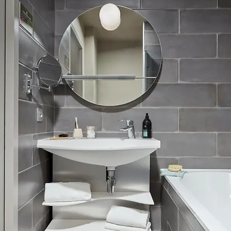 Adagio Paris Longchamp 4*
