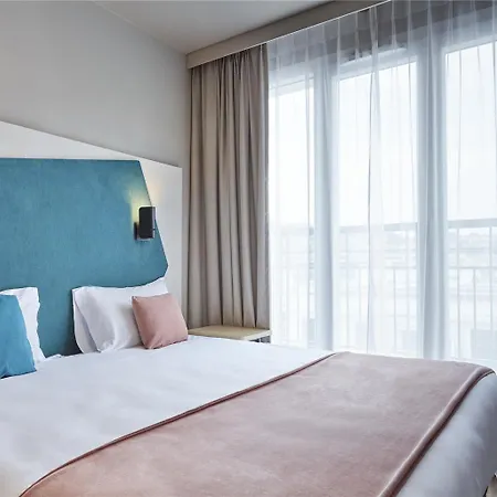 Adagio Paris Longchamp 4*