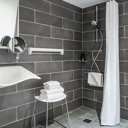 Adagio Paris Longchamp 4*